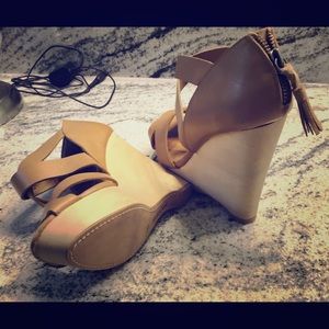 NWOT tags True Religion wedges sz 7.5